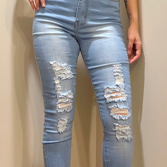 Fashion Nova Bob High Waist Light Blue Stone Wash Distressed Skinny Jeans 1/2 - Picture 3 of 10